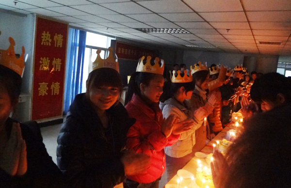 給火爆員工過生日