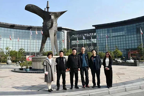 華貴集團與吉馬集團合作發展,聯手打造上海世界酒博園醬香型白酒封壇定制合作! 華貴集團與吉馬集團合作發展,聯手打造上海世界酒博園醬香型白酒封壇定制合作!