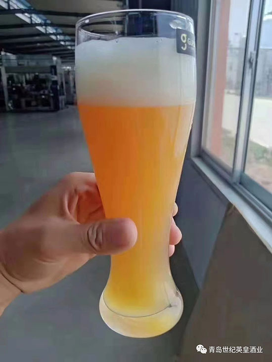 英皇啤酒|且敬2022一杯酒,我干杯你隨意! 英皇啤酒|且敬2022一杯酒,我干杯你隨意!